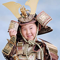 鎧兜を着て記念写真